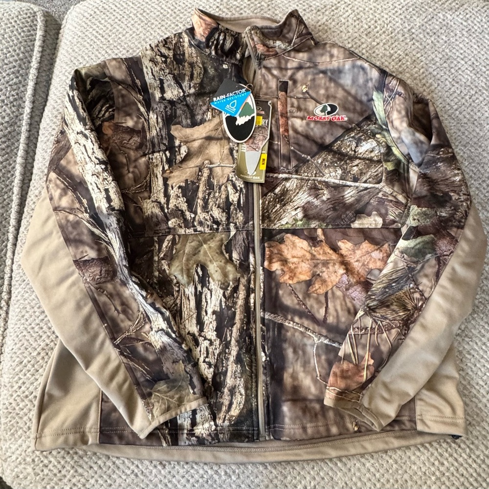 Men’s mossy oak water resistant and wind proof jacket